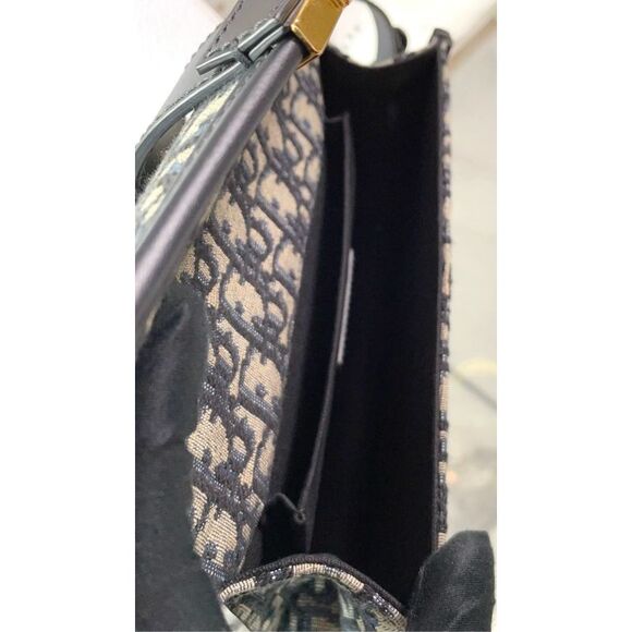 Dior Women Pre-Loved Bag Very Good Condition - Picture 9 of 9